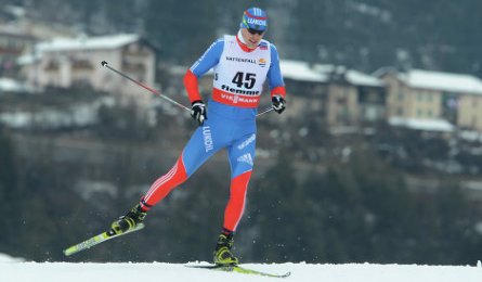 Лыжник Устюгов выиграл спринт свободным стилем на этапе КМ в Чехии